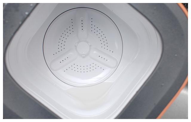 摩鱼折叠洗衣机 年轻人的第二台洗衣机，为何网友大赞“分开洗更健康”？